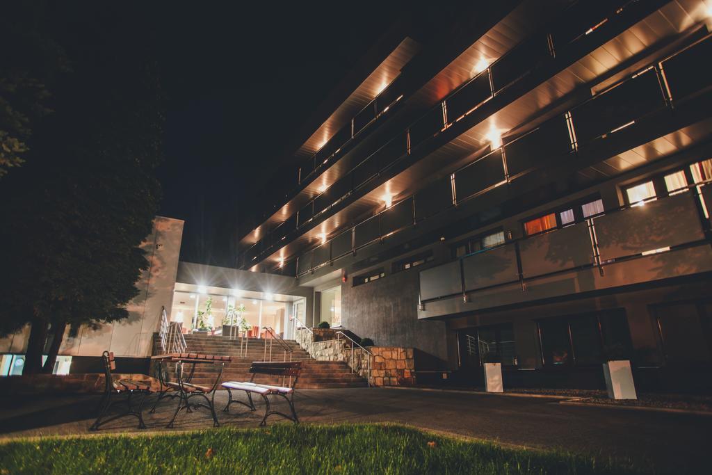 Hotel Trojan Lądek-Zdrój Exteriér fotografie